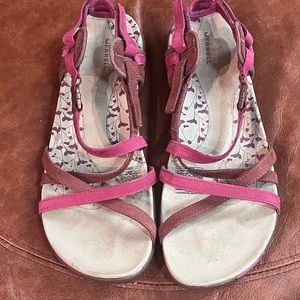 Merrell San Remo Sz 11 Sandal Raspberry Pink Leather Straps Walking